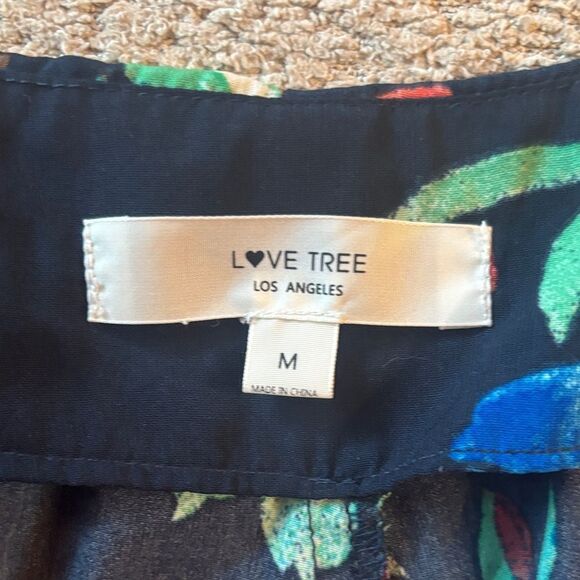 L🖤ve Tree Los Angeles Scalloped Floral Women's Shorts - Picture 4 of 9